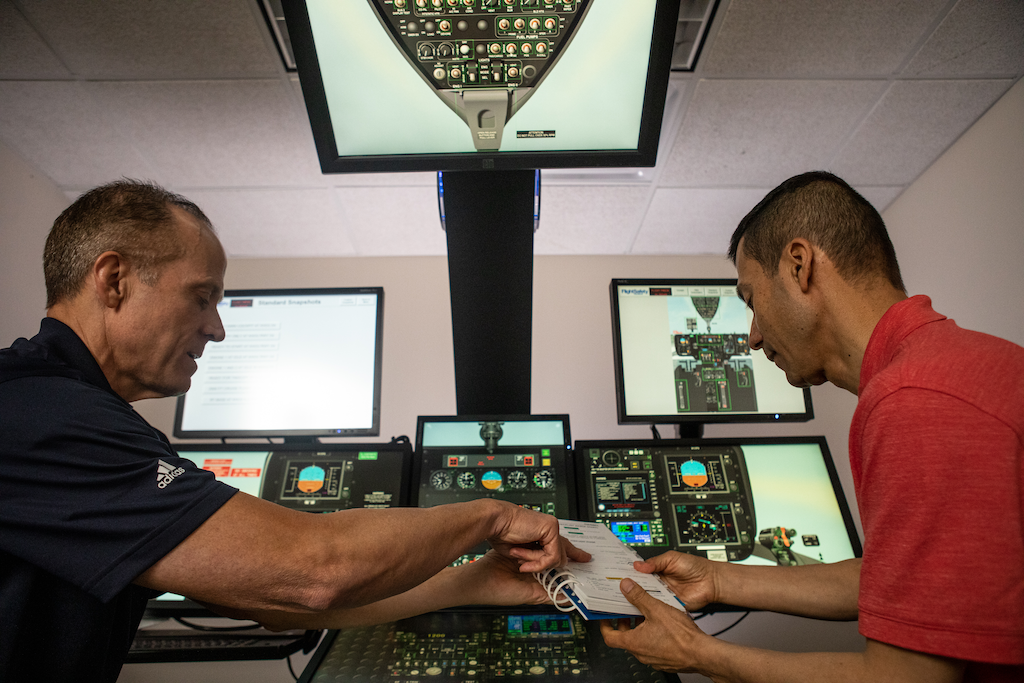 How Advances in Pilot Training Have Aided Crossover Narrowbody Jet Pilots - Vimarsana News