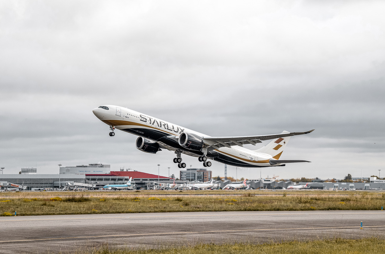 starlux_airlines_a330neo_b-