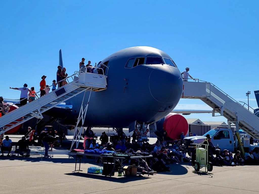 Gallery: McConnell AFB AirShow Highlights Tankers, Other Aircraft - Vimarsana News