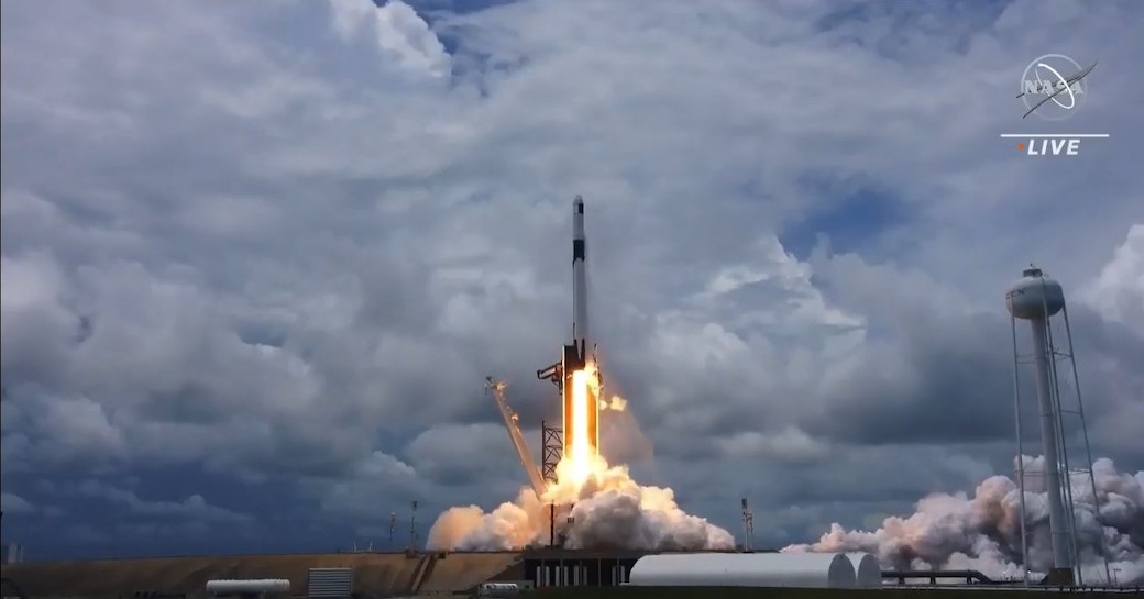 dragon spacecraft launch