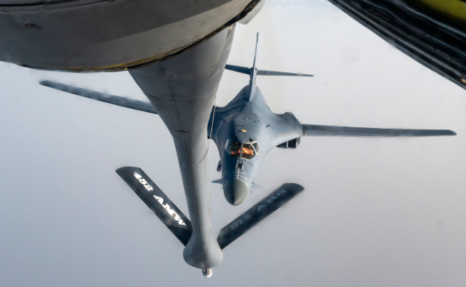 USAF Evaluating New Way For B-1s To Carry Hypersonic Weapons - Vimarsana News