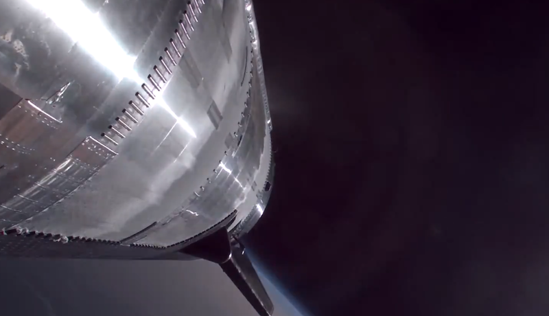 A fase superior da nave espacial SpaceX perde o controlo e é destruída num ...