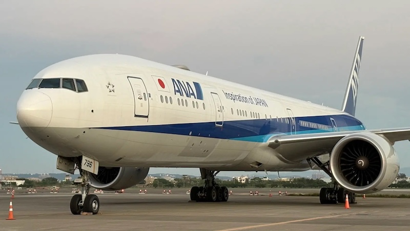 ana_boeing777-