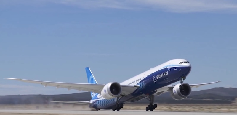 Boeing 777-9 kehrt für Startbahn-Tests zur Edwards Air Force Base zurück