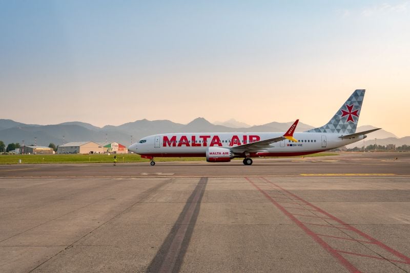 Malta Air Flight Suffers Cabin Decompression After Window Failure