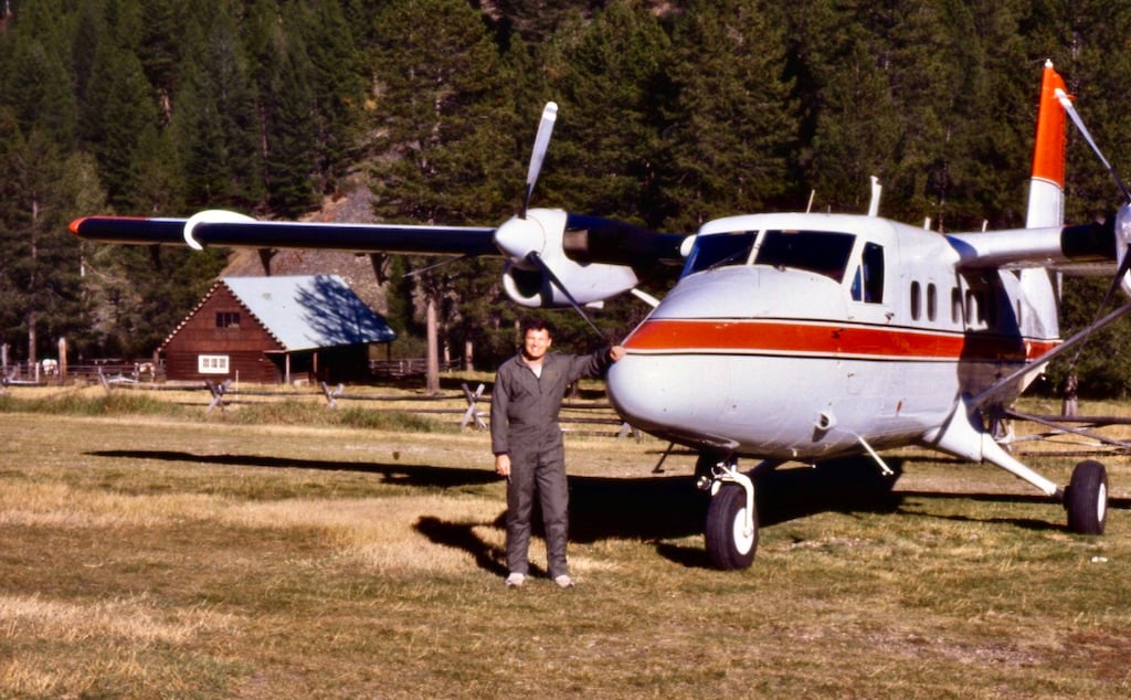 Pat V next to twin otter