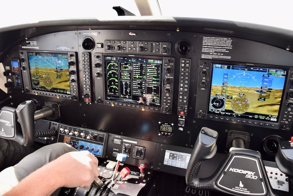 Garmin G1000 NXi avionics suite of the Kodiak 900.