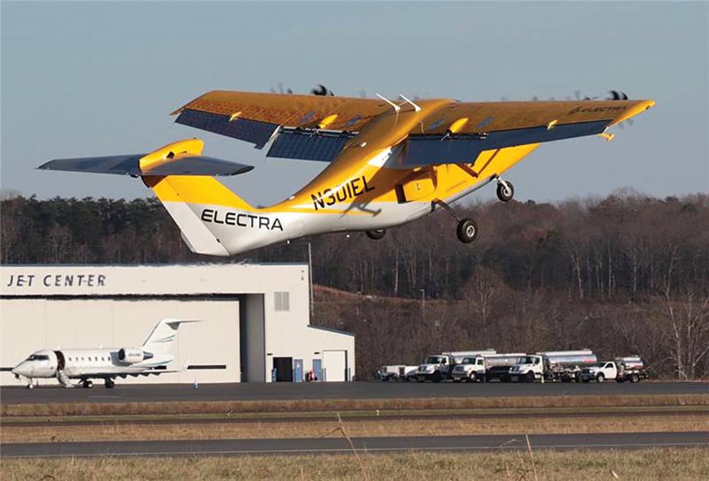 electra e2 taking off from manassas airport 