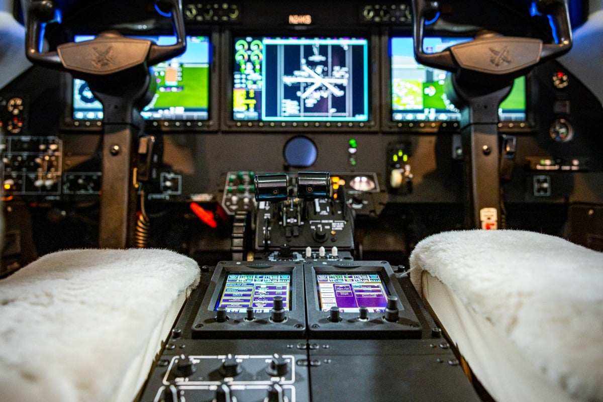 Elliot Aviation - G5000