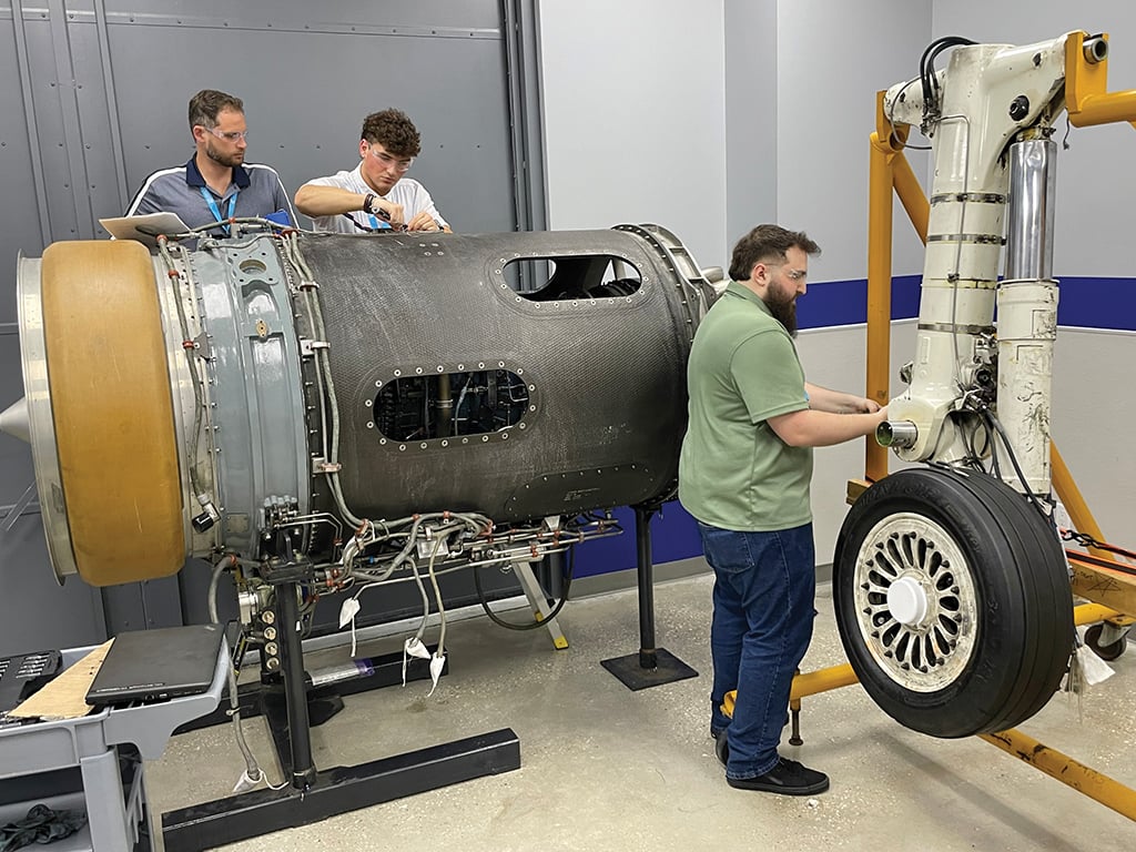 aircraft apprentices in training