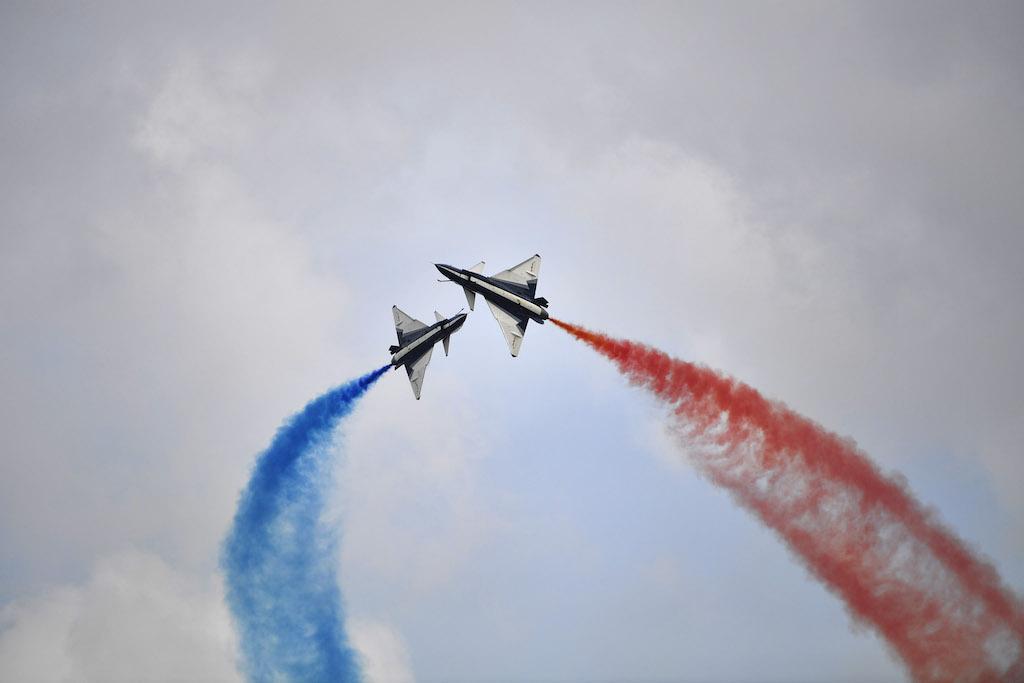 In Pictures China S Ba Yi Aerobatics Team Demo At Singapore Airshow Aviation Week Network