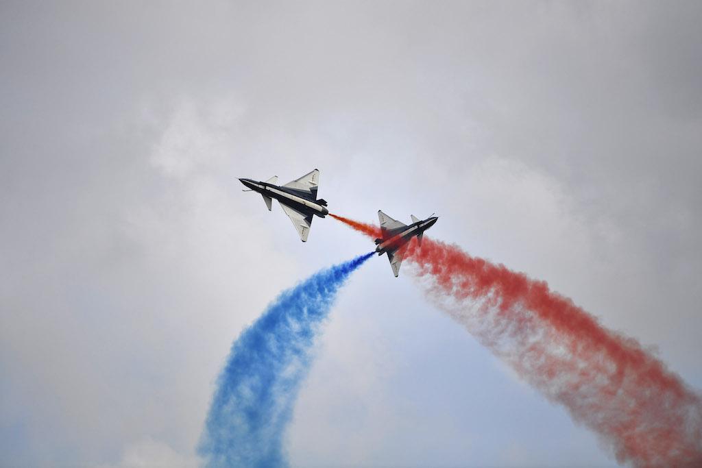 In Pictures China S Ba Yi Aerobatics Team Demo At Singapore Airshow Aviation Week Network