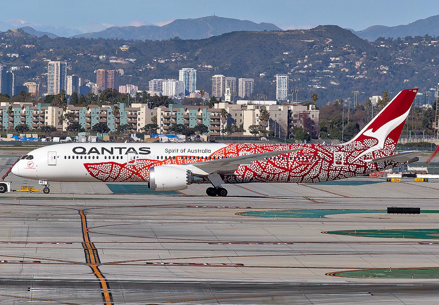 Qantas Cuts All International Flights, Will Reduce Staff Aviation