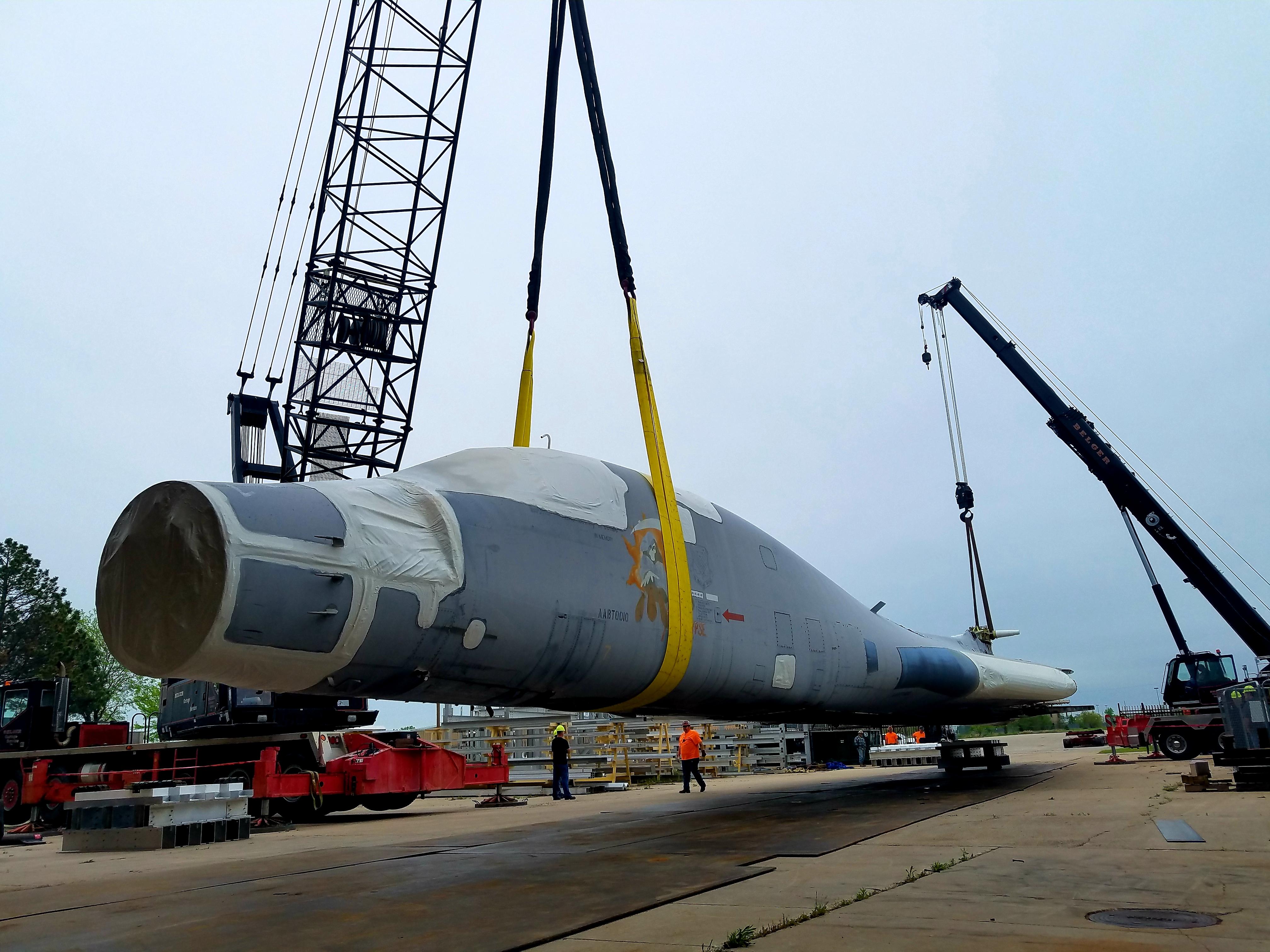 B-1B Arrives In Wichita For U.S. Air Force-NIAR Project | Aviation Week ...