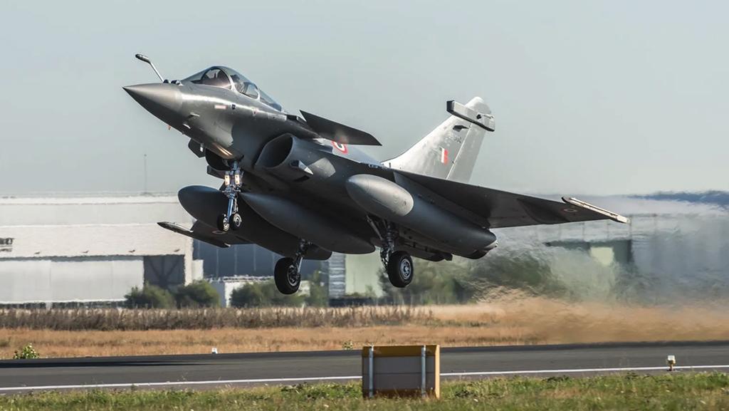 Rafale fighter at takeoff