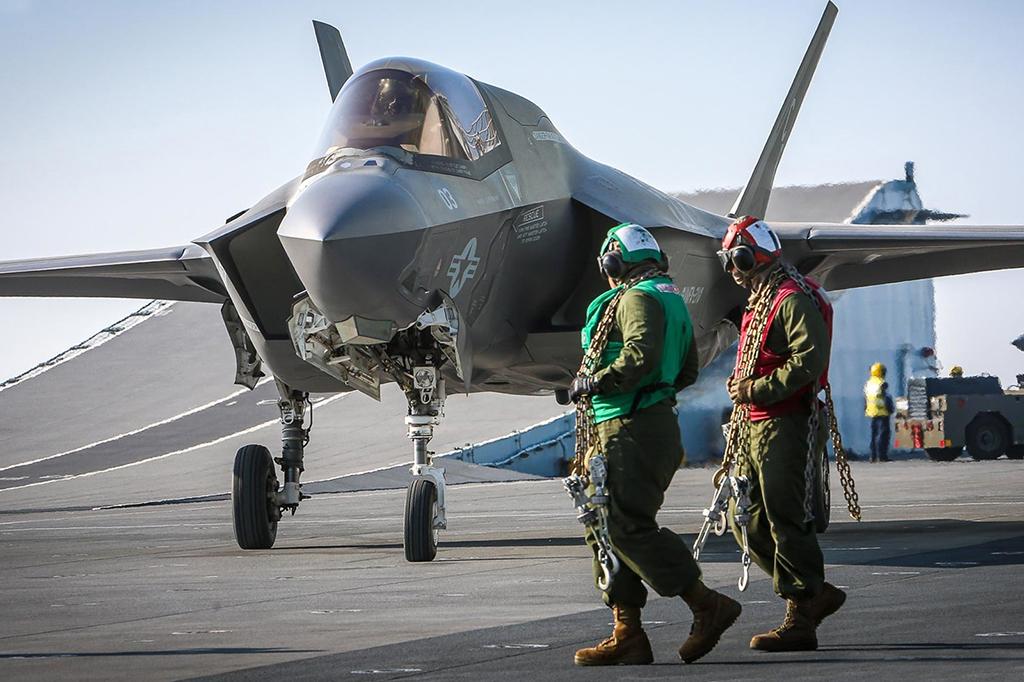 Lockheed Martin F-35 on HMS Queen Elizabeth deck