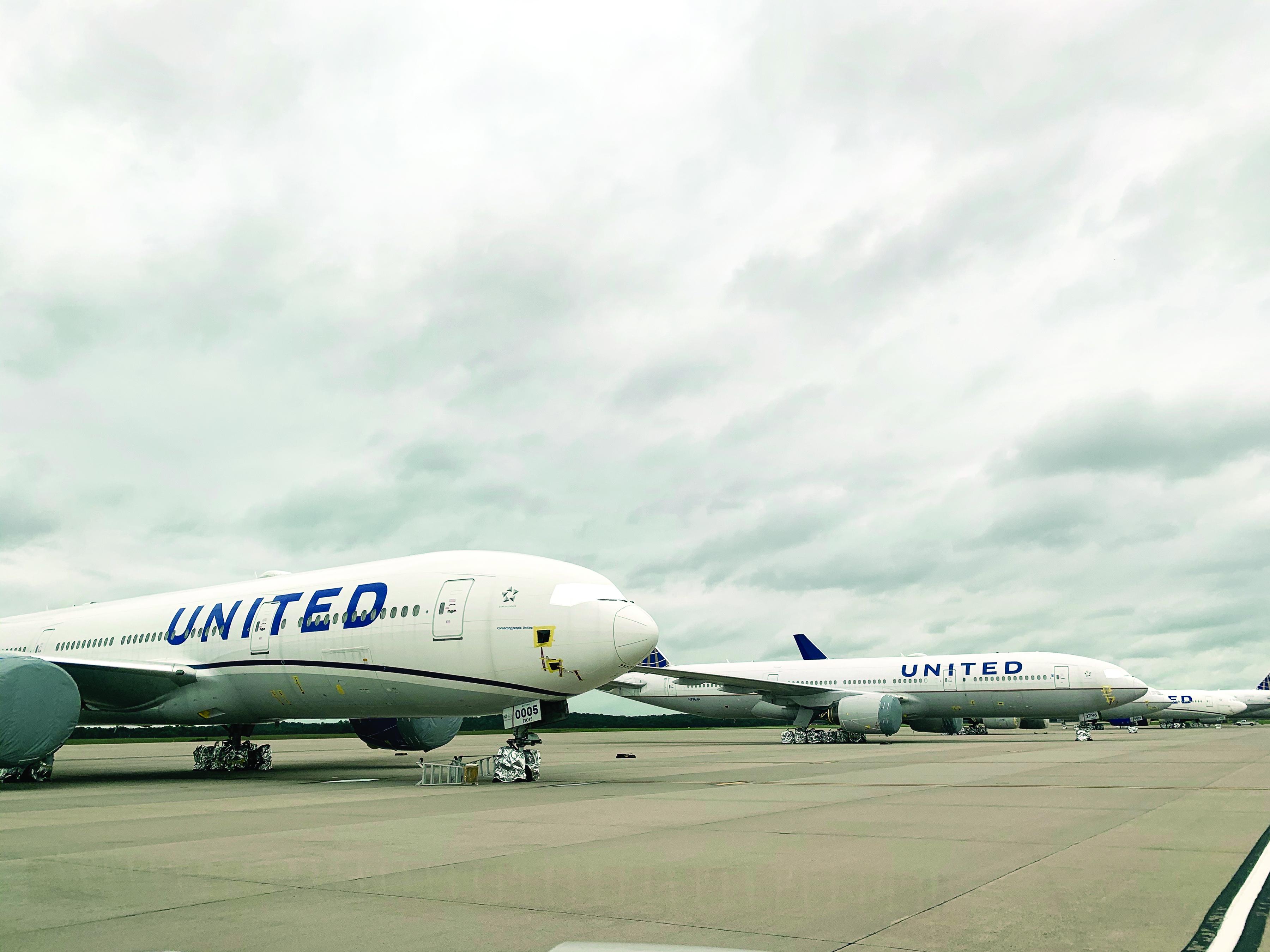 parked United aircraft