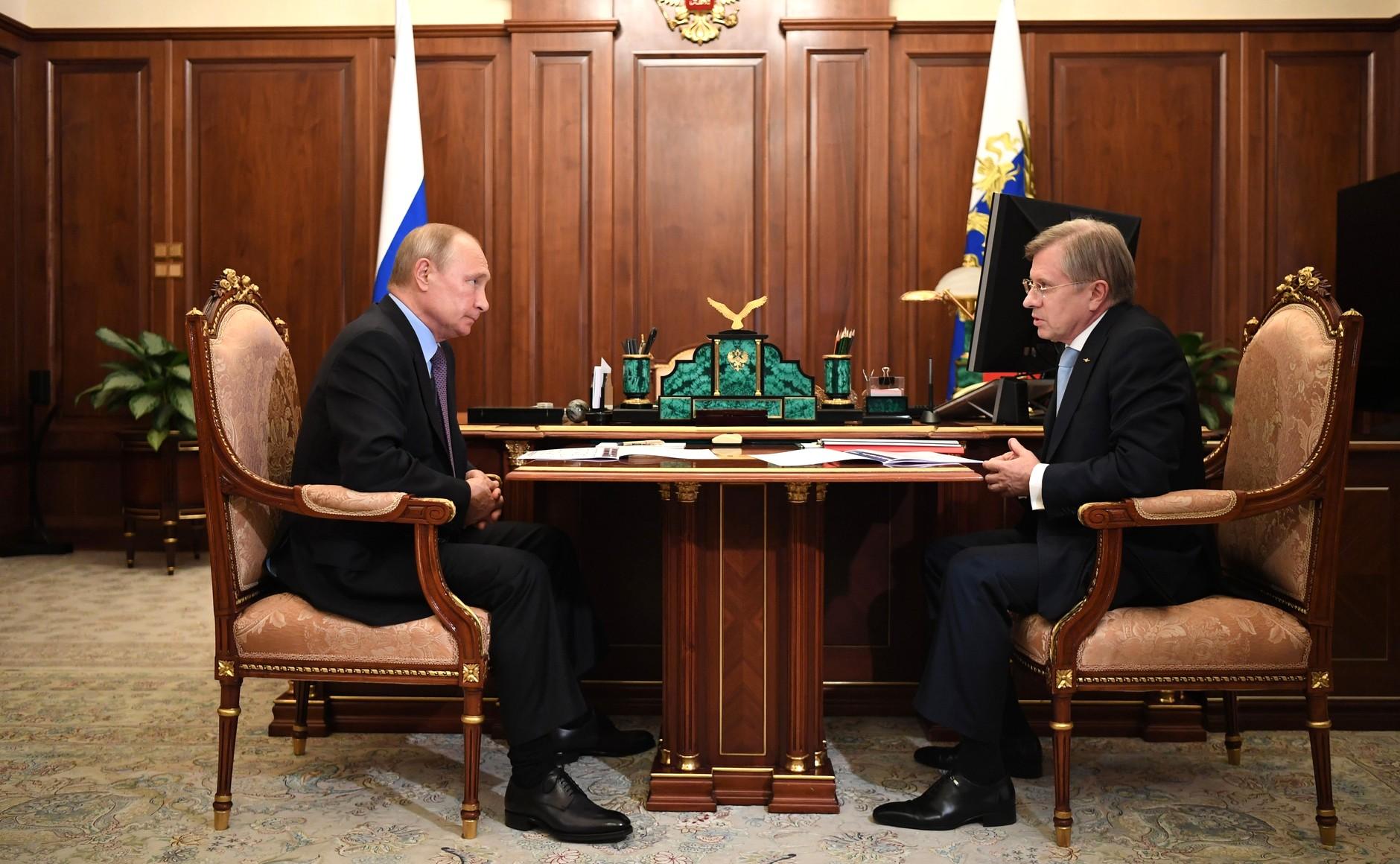 Vladimir Putin and Aeroflot CEO Vitaly Saveliev 