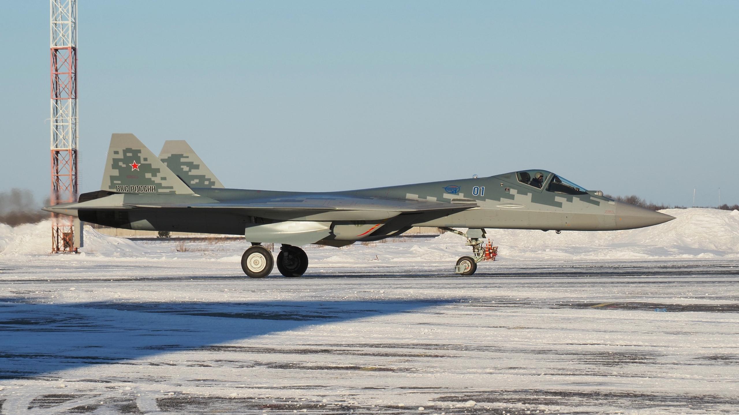 Вкс получили. Истребитель 5 поколения России Су-57. Су 57 ВКС РФ. Су-57 реактивный самолёт. Истребитель пятого поколения Су-57э.