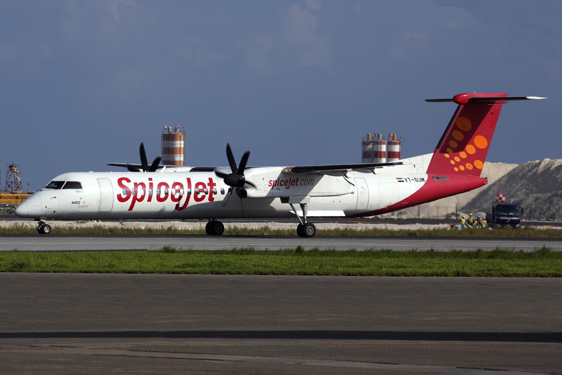 SpiceJet Dash 8-400