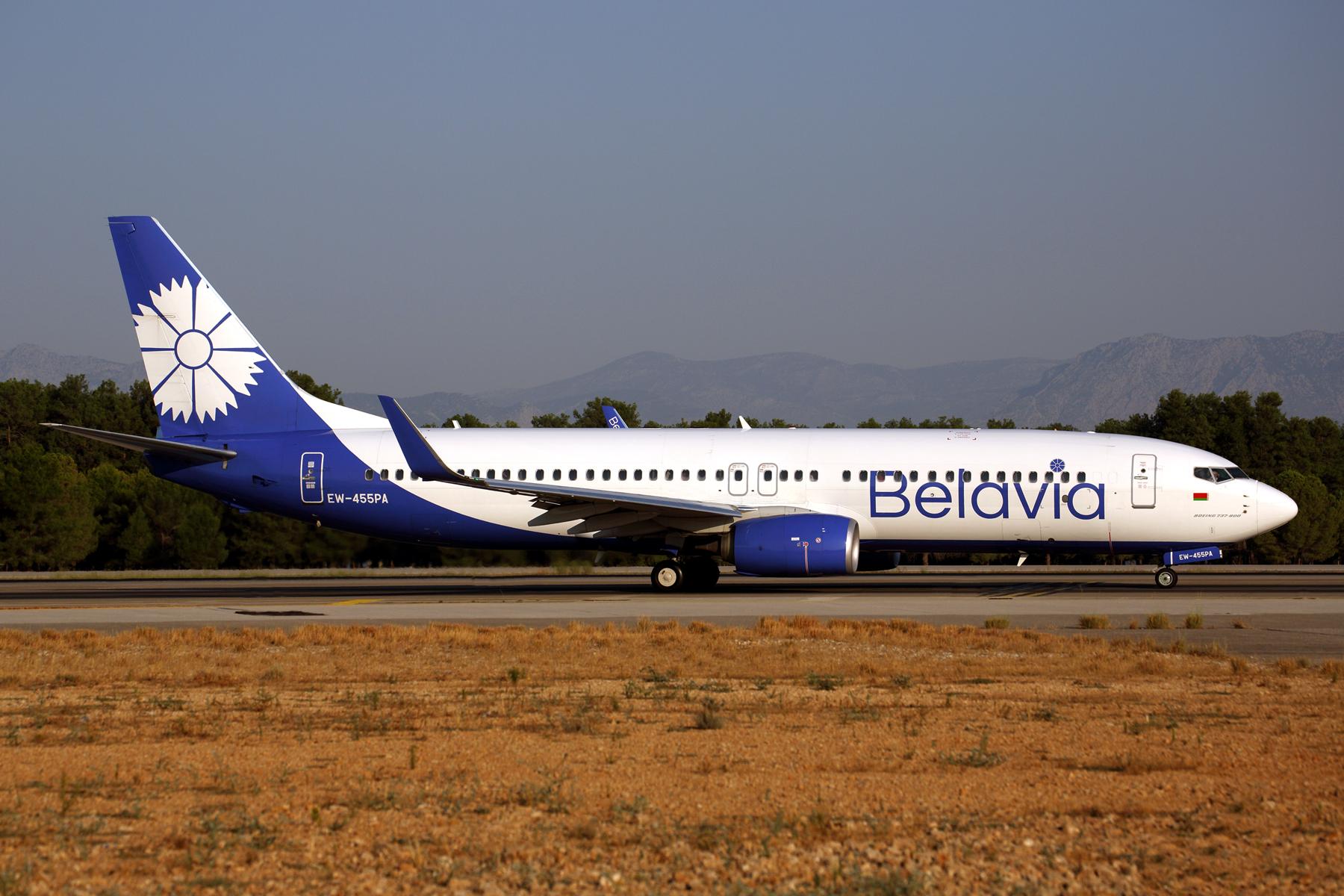 Belavia 737-800