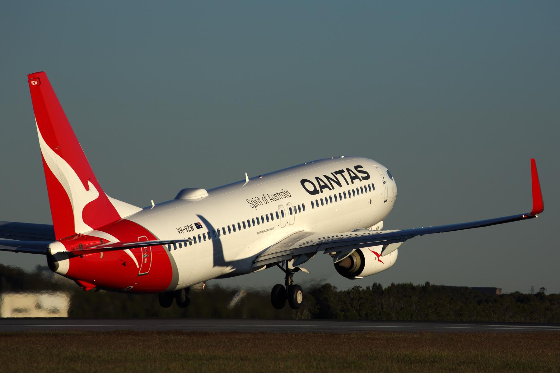 Qantas Boeing 737-800 