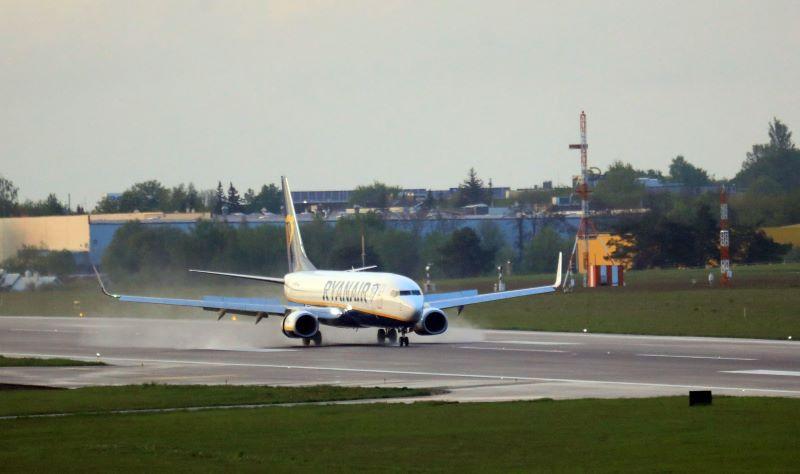 Ryanair landing at Vilnius