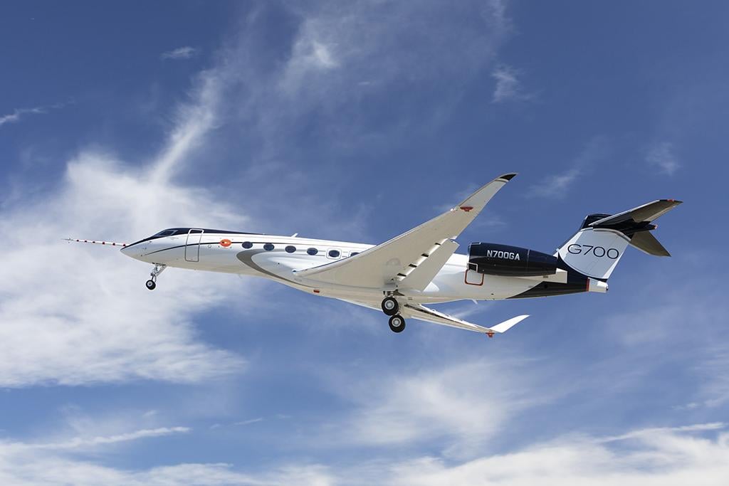 Gulfstream G700 first flight