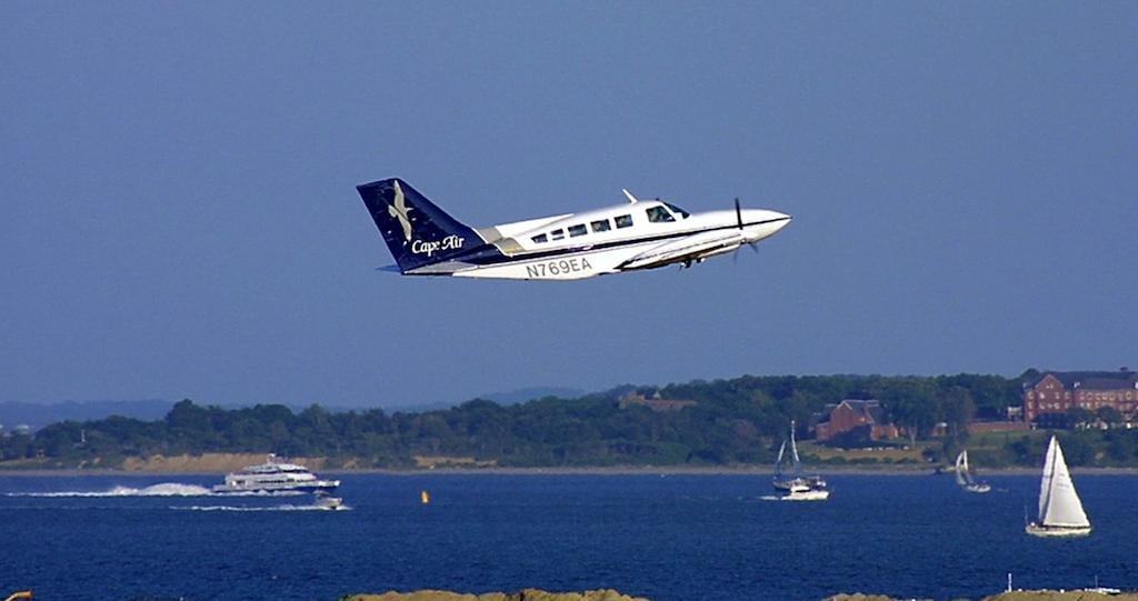 Cape Air Cessna 402 flying