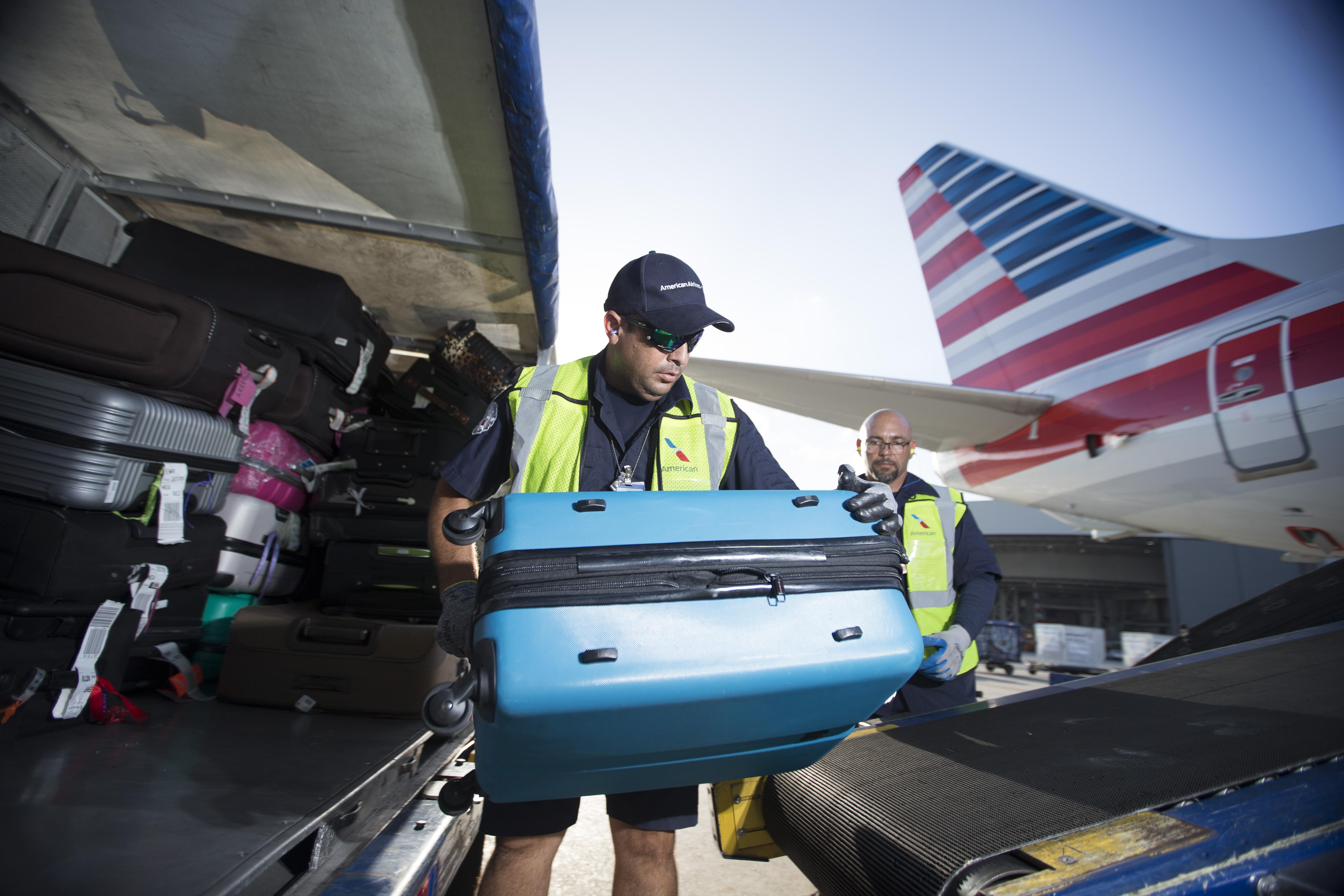 American Airlines fleet team unloading baggage