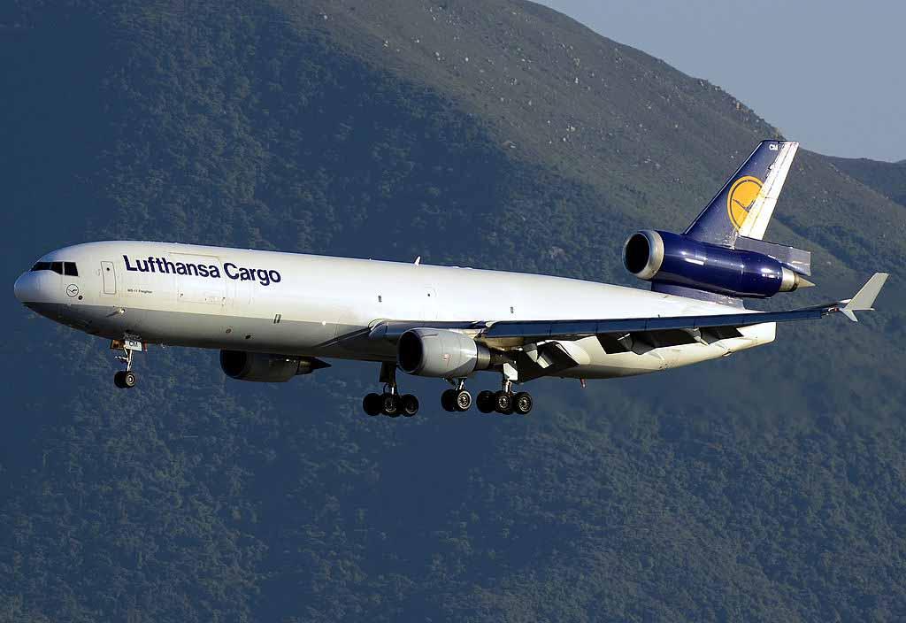 Lufthansa Cargo MD-11 landing