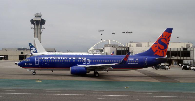Sun Country Airlines 737-800