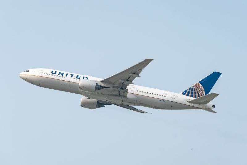 United Airlines Boeing 777-222