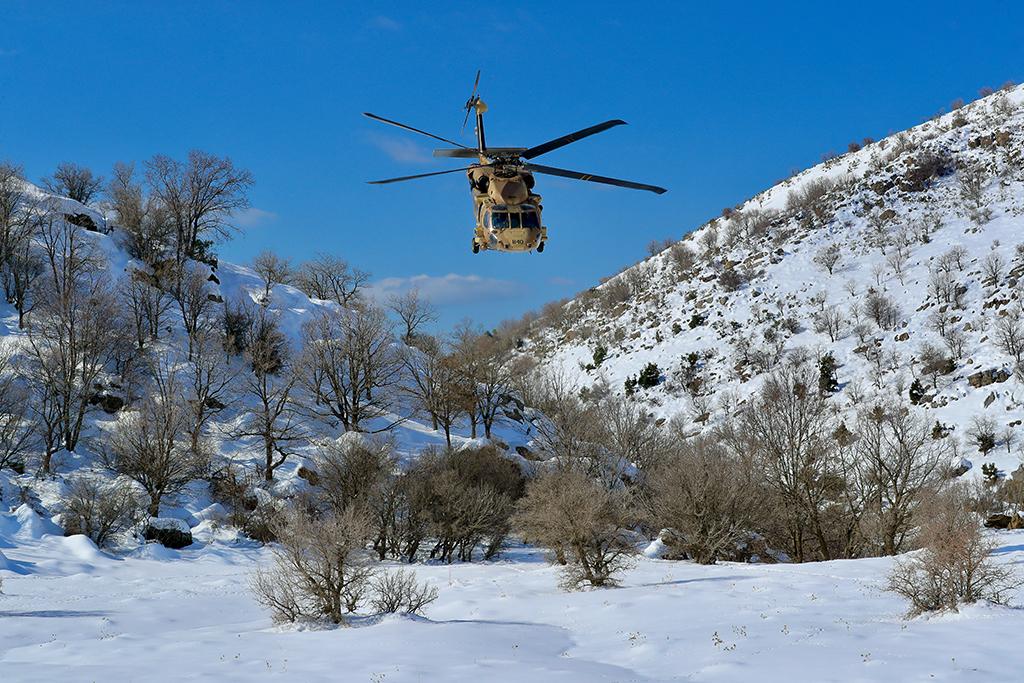 Black Hawk helicopter