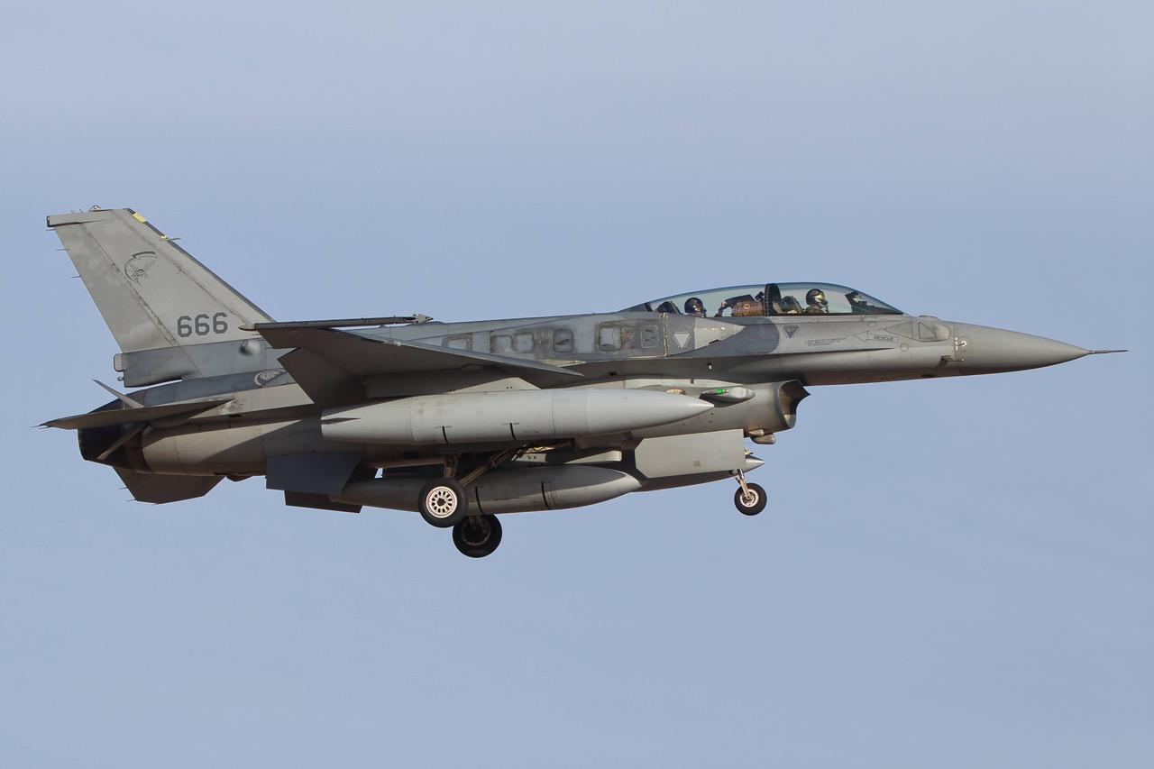 Singapore Sends Upgraded F-16s To U.S.-Based Detachment | Aviation Week ...