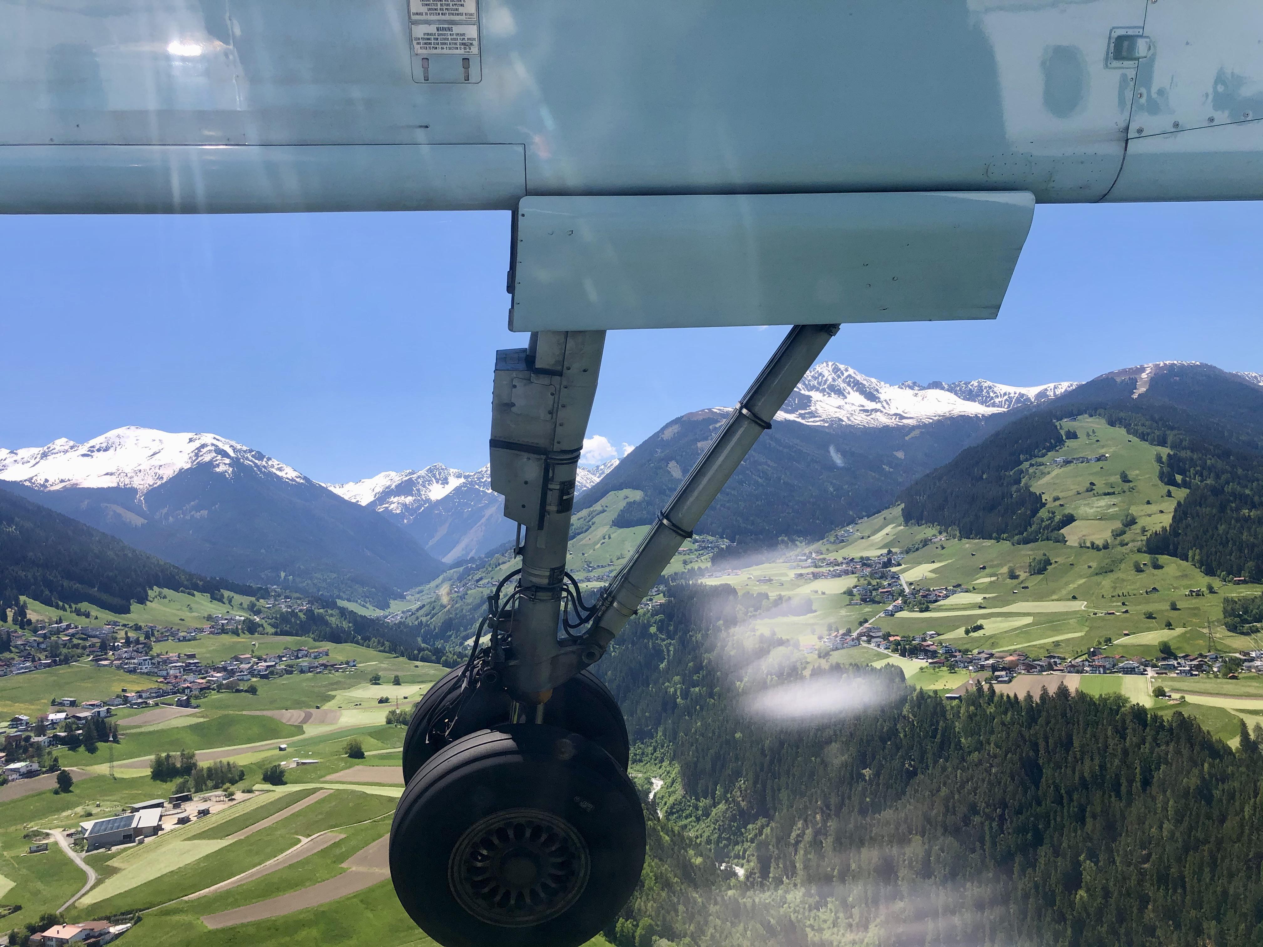 Landing gear above Innsbruck