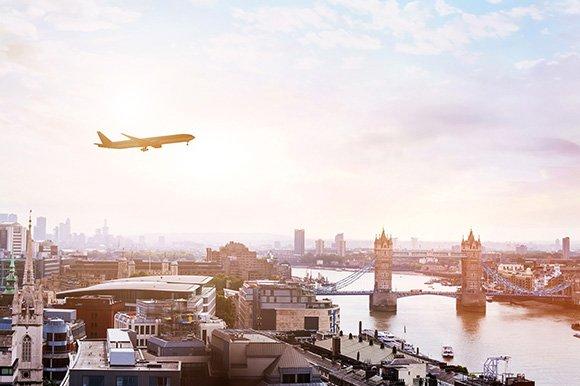 Aircraft flies over the London Bridge