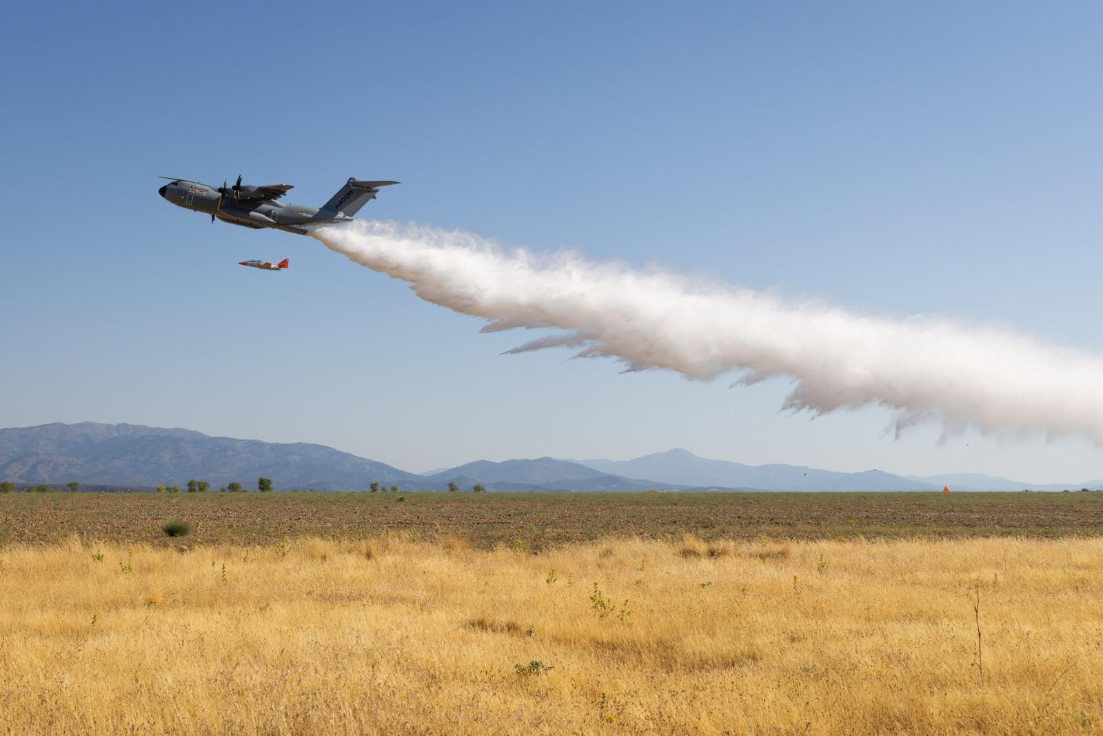 Airbus A400M in firefighting mode