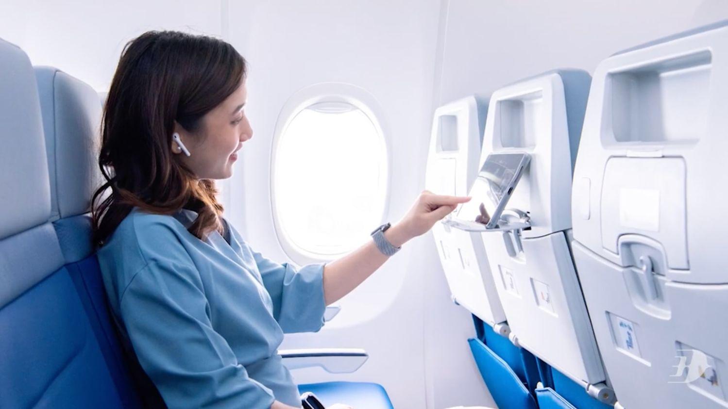 New aircraft seatback concept supports passenger 'micro-nesting