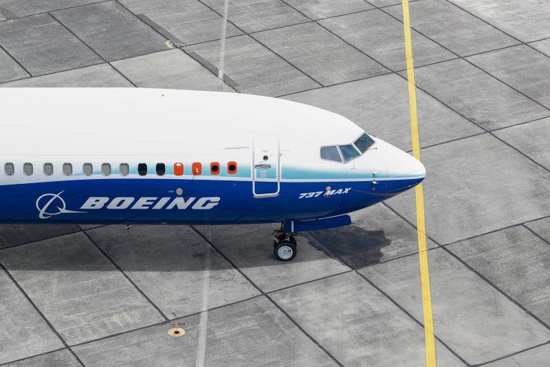 Boeing 737-10 