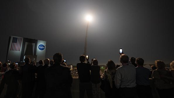 Crowd at SLS launch