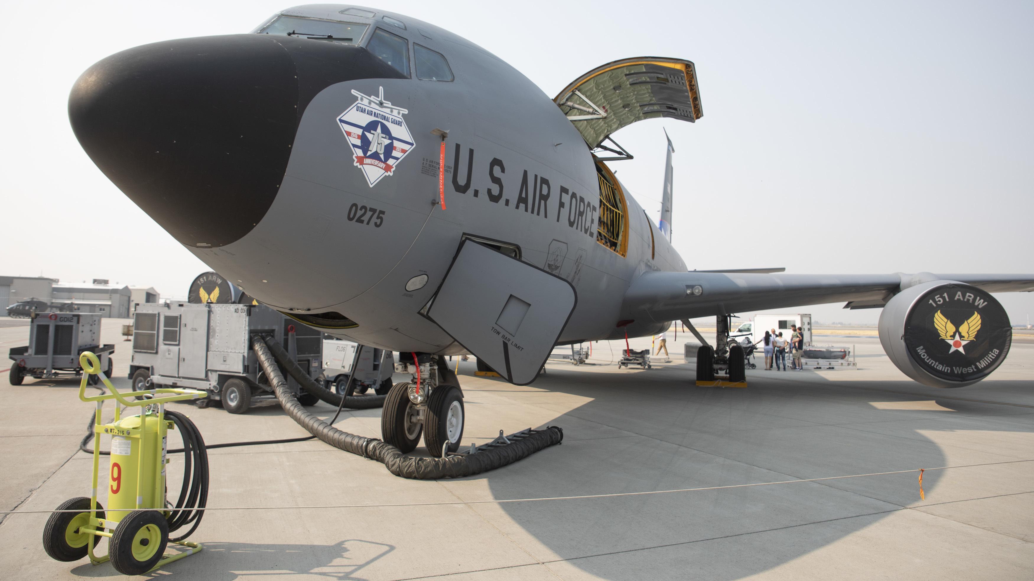 AMC Wants To Launch 100 UAVs From Single KC-135 Stratotanker