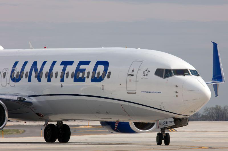 United Airlines 737-8