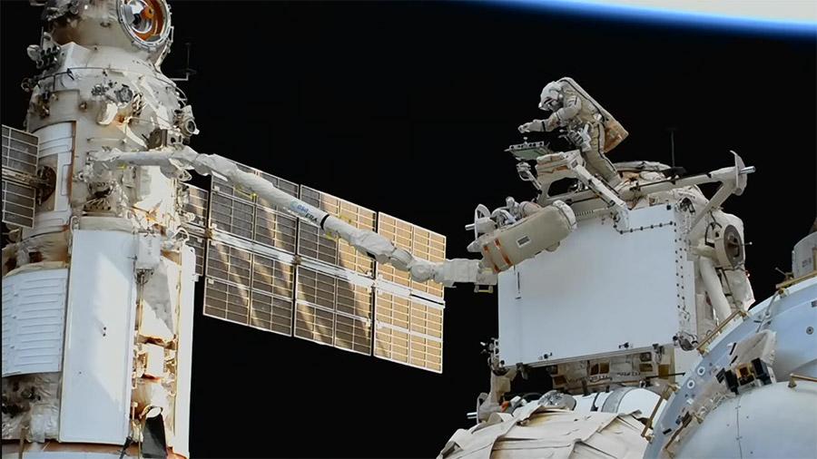 Russian cosmonauts on ISS spacewalk