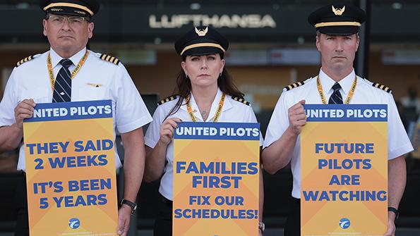 United Airlines pilot picket line