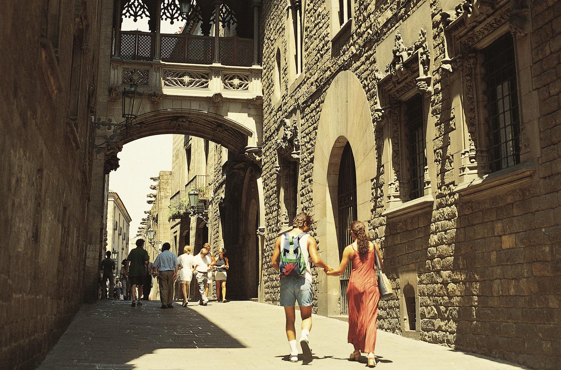 Discover Barcelona with a free World tour | Aviation Week Network