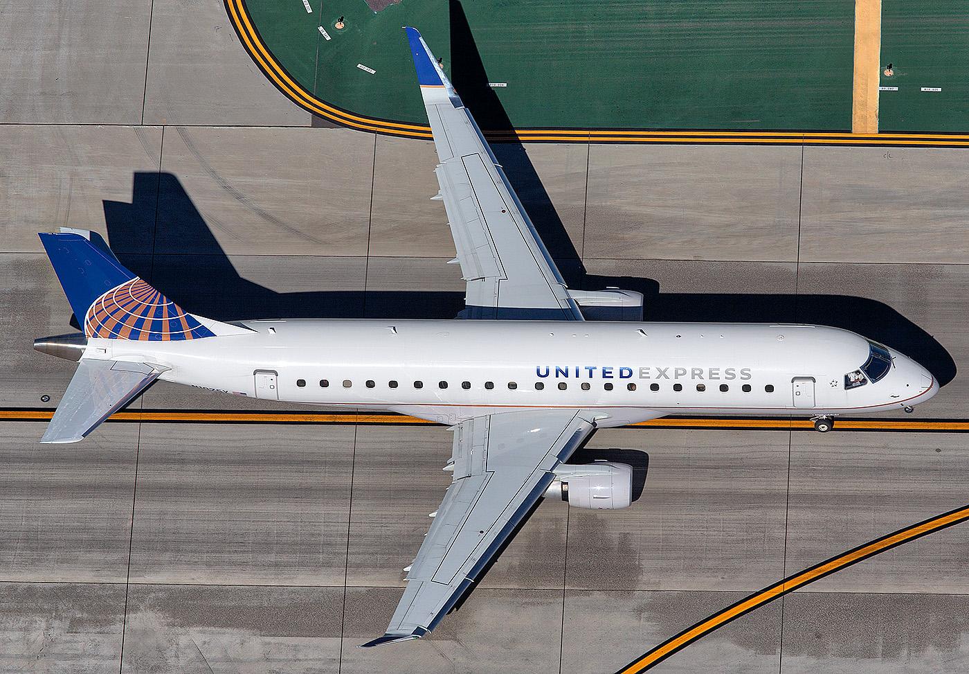 United Modifying E175s To Operate With 70 Seats Aviation Week Network