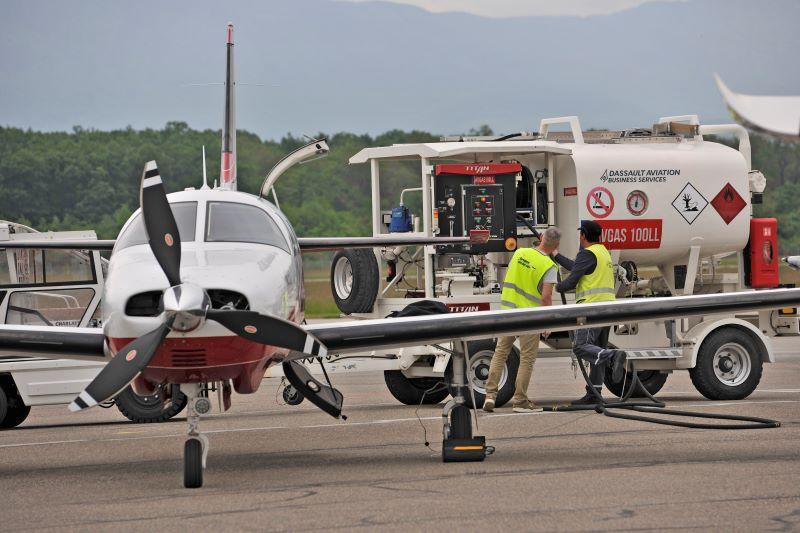 refueling avgas 100LL to Piper M350