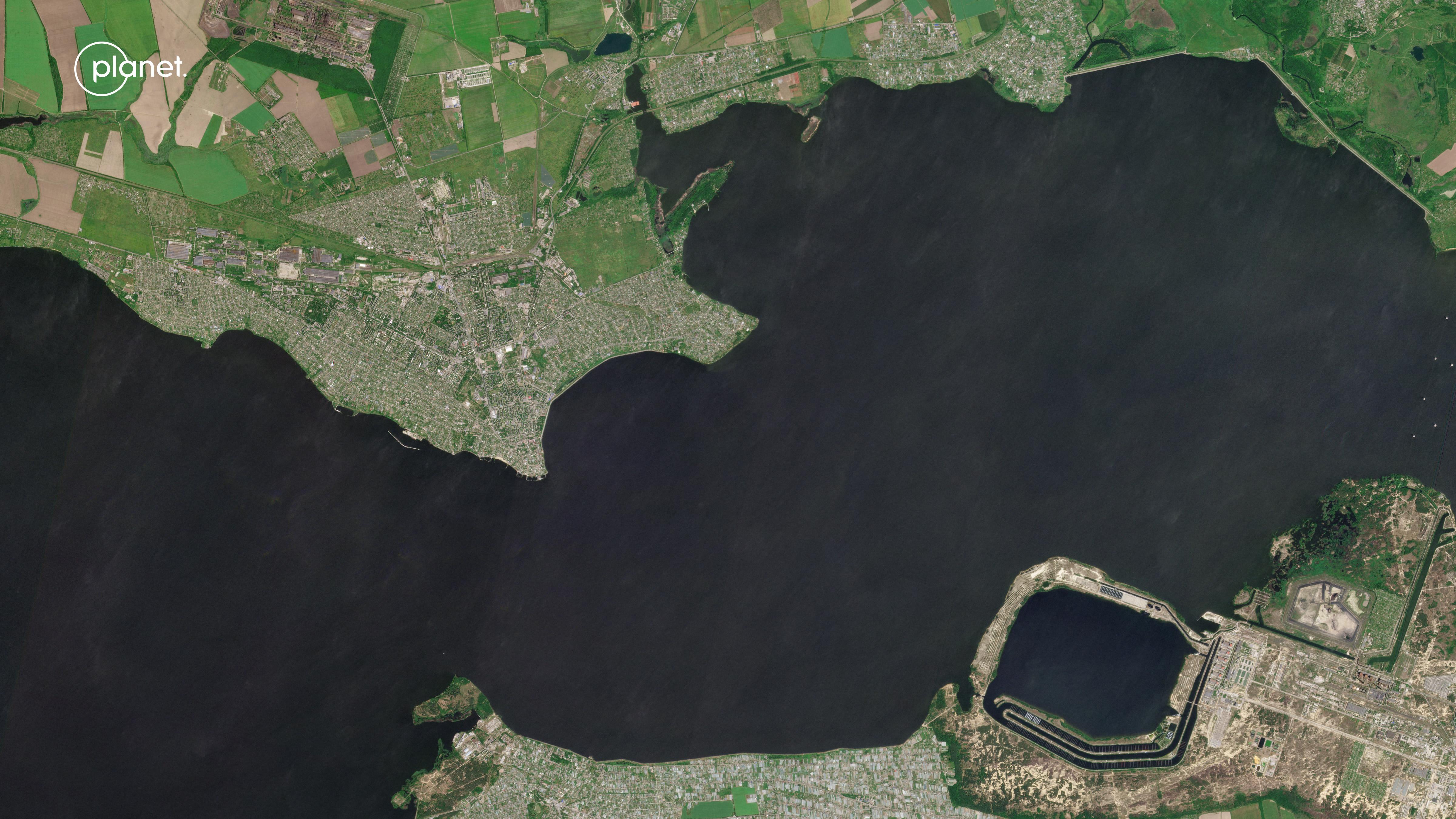 satellite image showing  the normal Kakhovka reservoir levels near the Zaporizhzhia Nuclear Power Plant