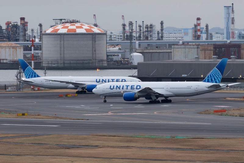united jets in Tokyo runway